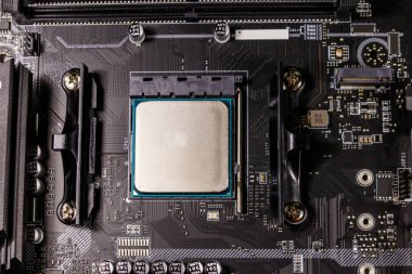 Cpu yüklü modern bir bilgisayar anakartının yakın çekimi. Elektronik bilgisayar donanım teknolojisi