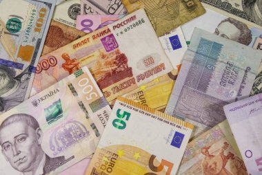 Avro 'nun çok yönlü geçmişi Amerikan doları, Rus rublesi, Mısır sterlini ve Ukrayna hrivniası.