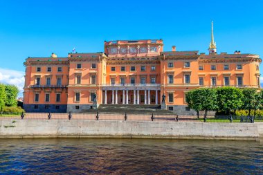 Mikhailovsky Kalesi ya da Mühendisler Kalesi, I. Paul 'un Rusya' nın başkenti Saint Petersburg 'da bulunan eski kraliyet konutudur.