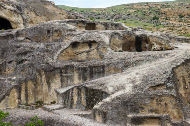 Kafkasya dağlarındaki eski mağara şehri Uplistsikhe, Georgia