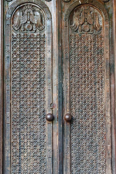 Primo Piano Vecchia Porta Massiccia Legno — Foto Stock