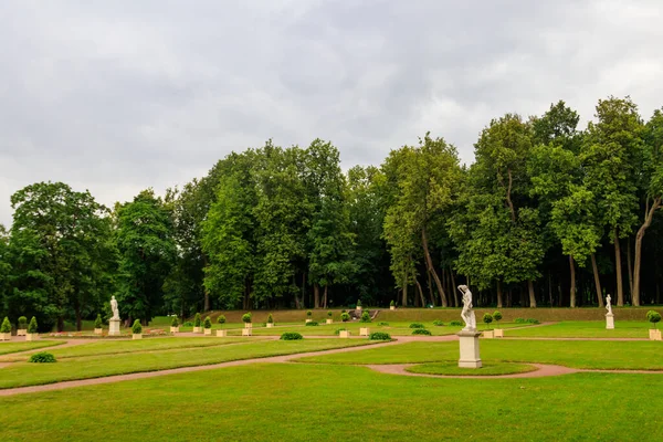 Utsikt Över Nedre Holländska Trädgården Med Marmorstatyer Gatchina Park Ryssland — Stockfoto