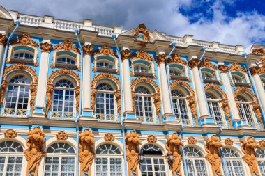 Rusya 'nın Saint Petersburg yakınlarındaki Tsarskoye Selo (Puşkin) kasabasında bulunan Catherine Sarayı' nın bir parçası.