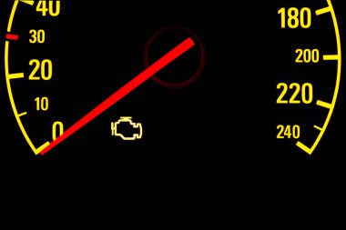 Motor sarı ışık araba kontrol panelinde kontrol
