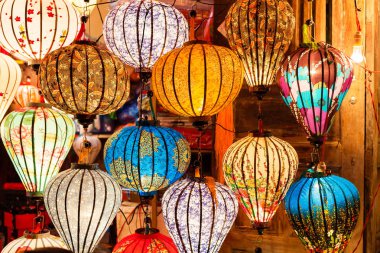 Renkli geleneksel Vietnam fenerler
