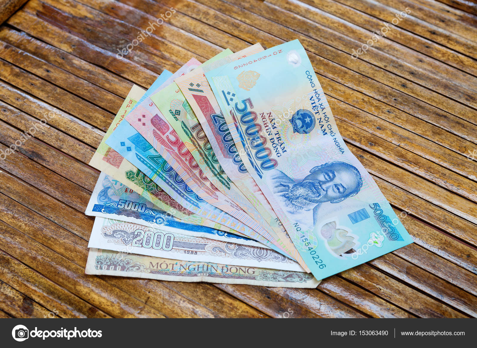 다른 명칭으로 베트남 지폐 — 스톡 사진 © d_mrowka #153063490