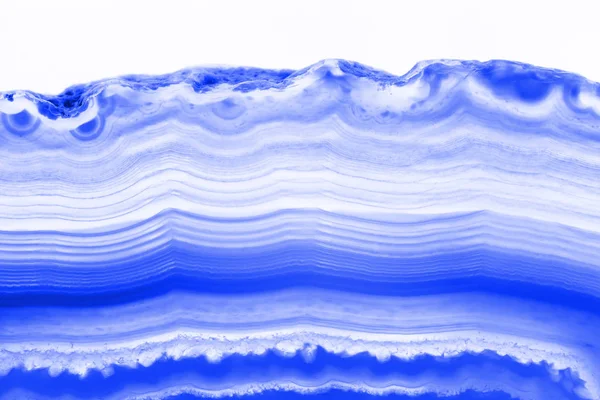 Abstrakter Hintergrund blau rosa Achat Querschnitt Scheibe Mineral isoliert auf weißem Hintergrund — Stockfoto