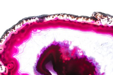 Arka plan - pembe akik mineral beyaz arka plan üzerinde izole kesit