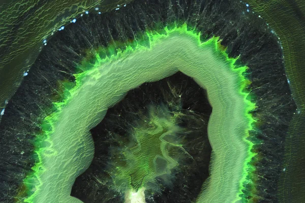 Abstrakter Hintergrund - dunkelgrüner Achat Mineralquerschnitt — Stockfoto