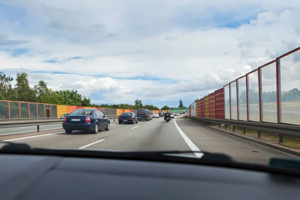 Autofahren Auf Der Autobahn Bei Gutem Wetter — Stockfoto