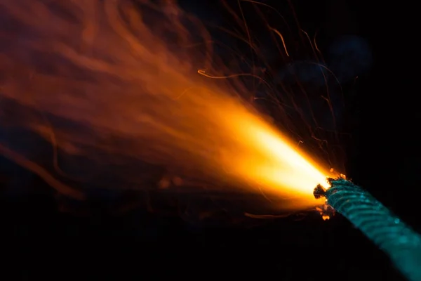 Fusibile Ardente Con Scintille Sfondo Nero — Foto Stock