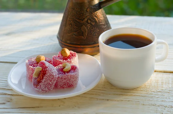 Turkish delight and strong coffee mug into the sunset — Stock Photo, Image