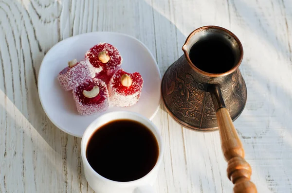 Top view of a coffee Turkish delight and pots in the sun — Stock Photo, Image