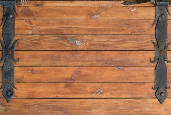 Achtergrond van houten planken met smeedijzeren aan de randen — Stockfoto