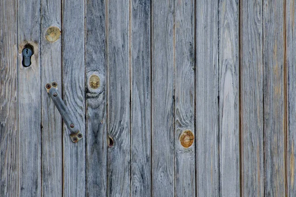 Gray vintage planks with handle and keyhole. Vertically arranged. Texture. Background — Stock Photo, Image