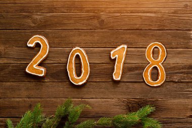 Yeni yıl kavramı. Şekil 2018 gingerbread üzerinden