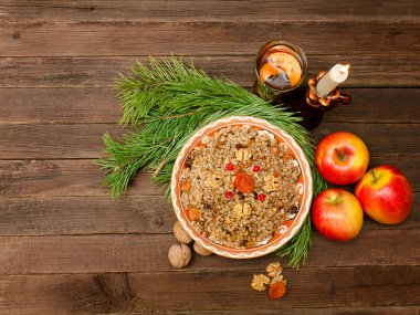 Geleneksel Slav fincan tedavi Noel arifesinde. Çam branche