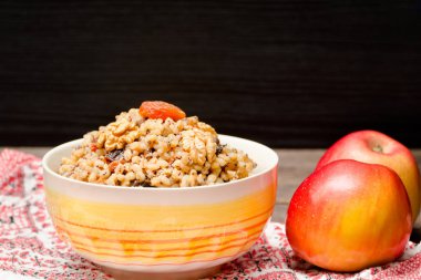 Elma ve geleneksel Slav fincan Noel arifesinde tedavi