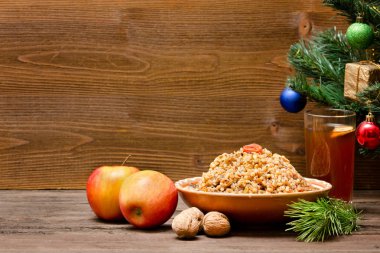 Geleneksel Slav fincan tedavi Noel arifesinde. Noel ağacı