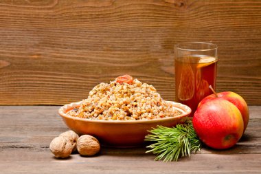 Geleneksel Slav fincan tedavi Noel arifesinde. Noel ağacı