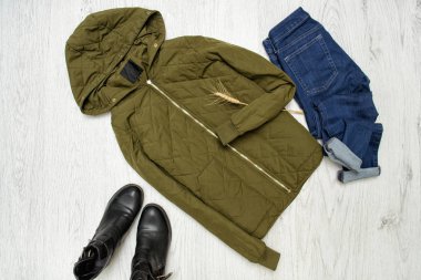 Moda kavramı. Hood ve kot ceket haki