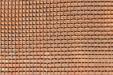 Arka planda küçük paslı metal ızgara