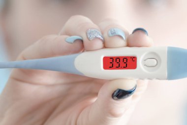 Termometre içinde el. Hipertermi. Arka plan yüzü