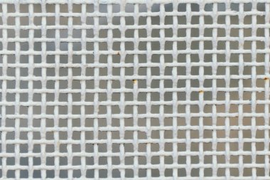 Metal yoğun ağ, beyaz renk.