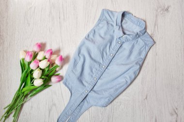 Kot gömlek ve Lale buketi. Moda kavramı