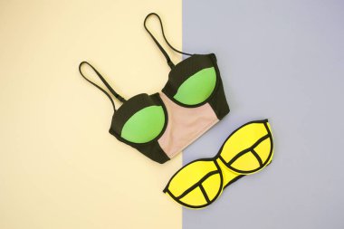 Moda kavramı. Parlak üst ve korse mayo dan.