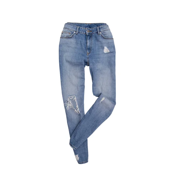 Un jean bleu déchiqueté. Concept à la mode. Isolé. Fond blanc — Photo