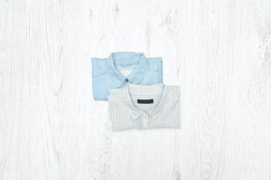 İki gömlek. Moda kavramı. Ürün çeşitliliği
