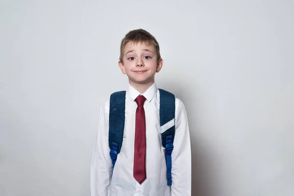 Leuke Schooljongen Met Schooluniform Witte Achtergrond Middelbare School Middelbare School — Stockfoto