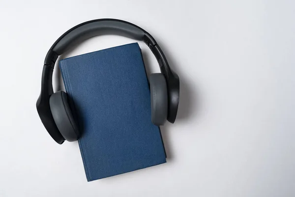 Wearing Your Headphones Book Concept Audio Books White Background Copy — Stock Photo, Image