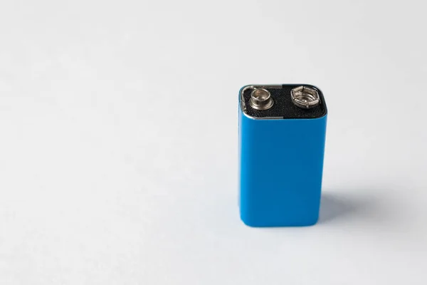 Batterie Pp3 Bleu Accumulateur Sur Fond Blanc Espace Copie — Photo