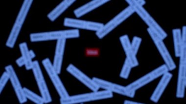 Büyüteçle el, cümle fikrine odaklanır. Çözüm bulmak. Koyu tahta masada etiket bulutu.