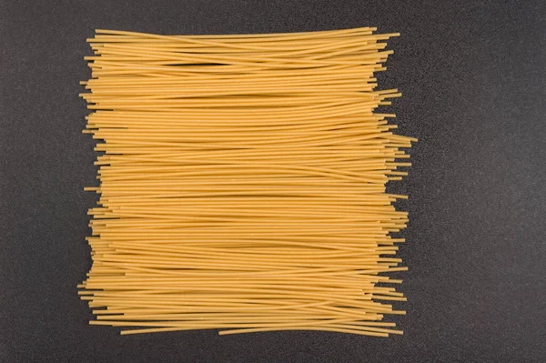 Spaghettis Blé Dur Sur Fond Gris Pâtes Italiennes Crues — Photo