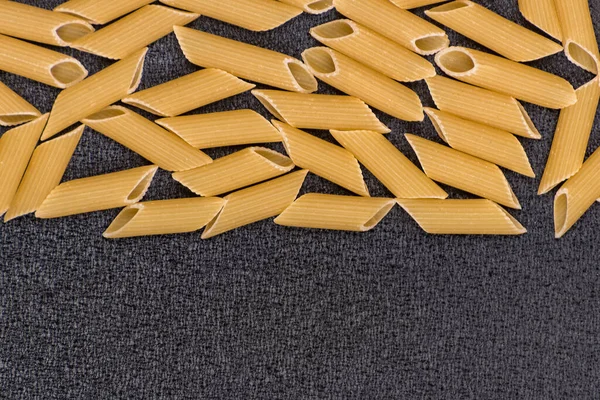Penne Rigate Aus Nächster Nähe Auf Grauem Hintergrund Italienische Pasta — Stockfoto