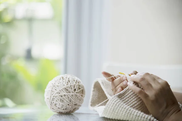 Vrouw Handen Doen Thuis Breien Werk Mensen Met Diy Werk — Stockfoto