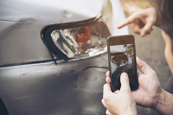 Agente Seguros Que Trabaja Durante Proceso Reclamación Accidente Coche Sitio — Foto de Stock