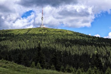 Kulenin en yüksek Moravyalı tepede Praded yayın