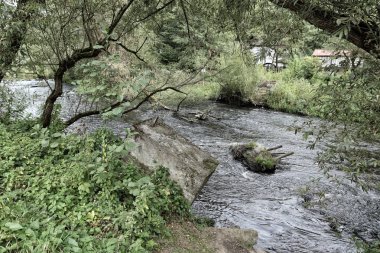 Düşmüş yaya köprüsü