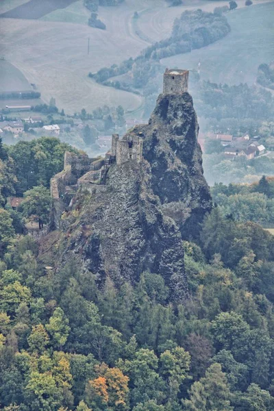 Towers of ruined castle Trosky — Stock Photo, Image