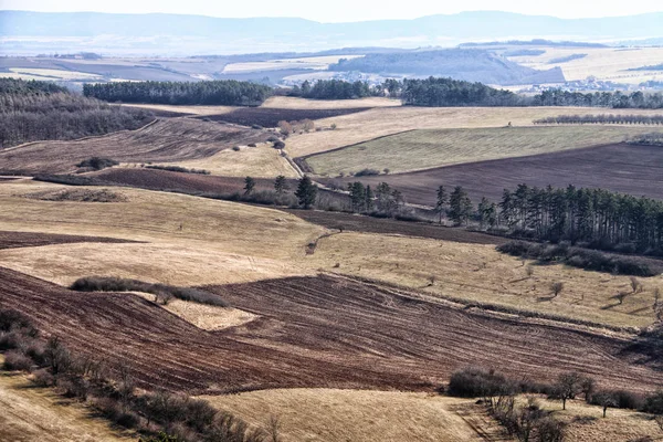Landschap met plough velden en weiden — Stockfoto