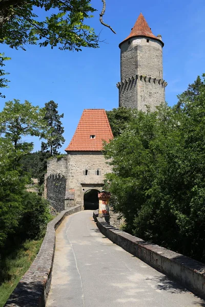 Ворота Звиковского замка с мостом — стоковое фото