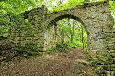 Eski Emlak itilen kalıntıları