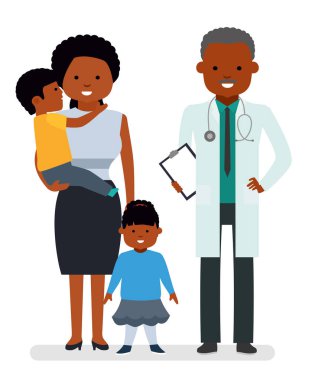 Çocuk sağlığı için bakım. Çocuk doktoru ve anne ile oğlu ve kızı beyaz bir arka plan üzerinde.