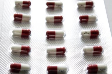 Şeritler tıbbi kapsül