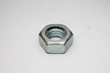 Beyaz arka planda hex somun