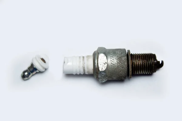 Broken spark plug — Stock Photo, Image